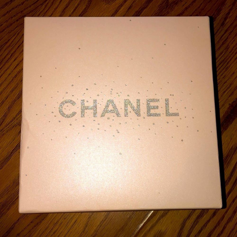 Beautiful authentic Chanel box with sparkle